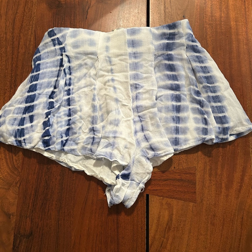 AKIRA White Shorts with Blue Accents